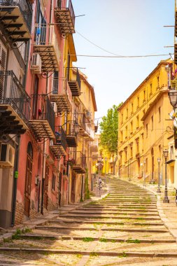 Termini İmerese 'deki Roma yolu eski saraya bakıyor.