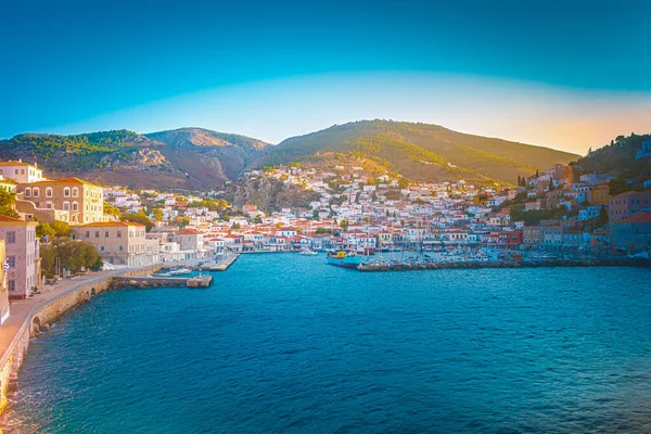 Πανοραμική θέα στο ελληνικό νησί Idra, Ύδρα την καλοκαιρινή μέρα — Φωτογραφία Αρχείου