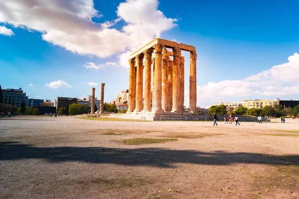 El templo de Zeus olímpico o el Olympieion en Atenas . —  Fotos de Stock