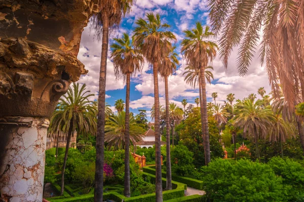 Garden and Gallery of Grutescos in Alcazar of Seville, Spain — Stock Photo, Image