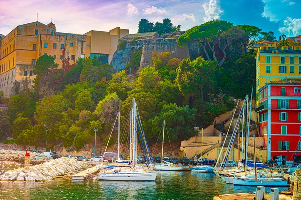 Bastia antiguo centro de la ciudad al atardecer, faro y puerto. Córcega, Francia, Europa . —  Fotos de Stock