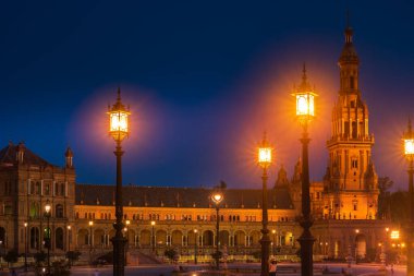 İspanya 'da Sevilla' daki İspanyol Meydanı..