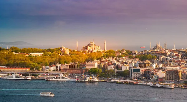 Panorama of Istanbul with Hagia Sophia, Blue Mosque and Topkapi Palace, Istanbul, Turkey. — Stock Photo, Image