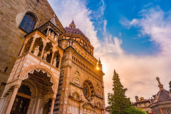 Церква базиліки Санта Марія Маджоре в Бергамо, район Alta (Італія) — стокове фото