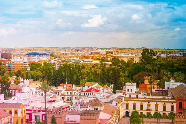 Veduta aerea della città di Siviglia e Cattedrale di Santa Maria della Sede a Siviglia, Andalusia, Spagna, Europa — Foto Stock