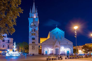 Gece Messina Katedrali, Sicilya.