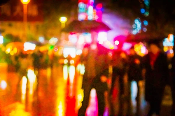中国上海夜间人行横道上的人的抽象背景. — 图库照片