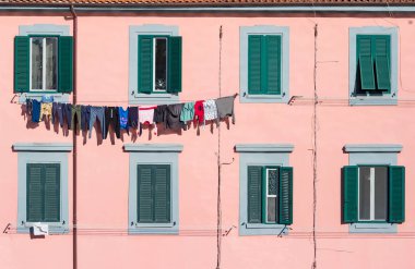 giyim hat boyunca windows üzerinde. Camogli, İtalya