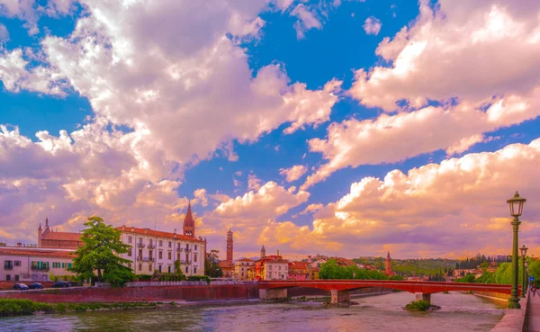 Verona, Italy. A scenic panoramic view of the river of Adige — Stock Photo, Image