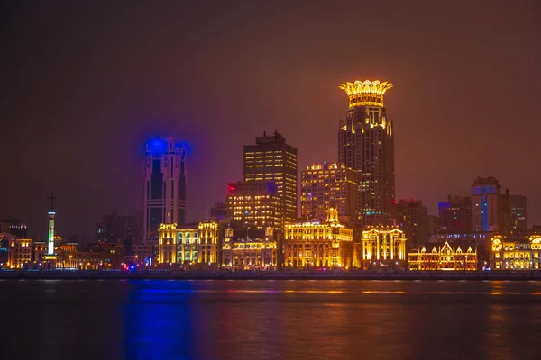 Shanghai la nuit. Situé dans le Bund — Photo