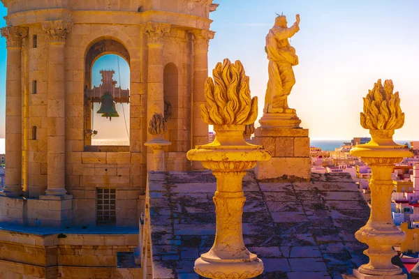 Vista aérea de los tejados de Cádiz, España, desde el campanario de su Catedral . — Foto de Stock