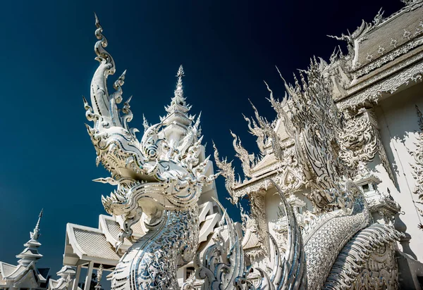Wat Rongkun - bílý chrám v Chiangrai, Thajsko — Stock fotografie