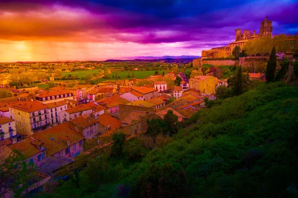 Bela vista sobre a cidade de Bezier ao pôr do sol . — Fotografia de Stock