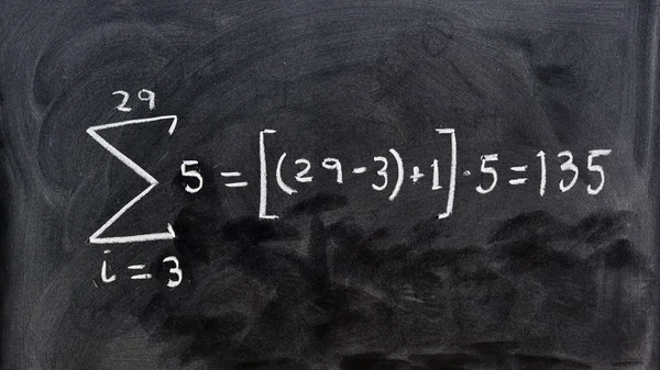 Operación Matemática Escrita Mano Con Una Tiza Pizarra —  Fotos de Stock