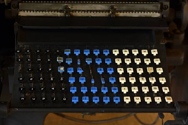 Полная Старая Клавиатура Компьютера Принтера — стоковое фото