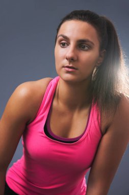 Sportif kadın eğilimli ileri portre