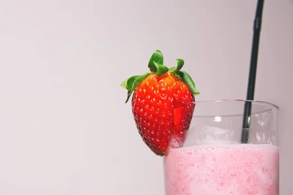 Batido de leche de fresa —  Fotos de Stock