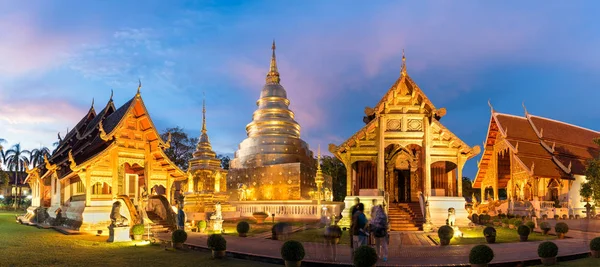 O templo dourado, marco em Chingmai. Wat Pra Singha . — Fotografia de Stock