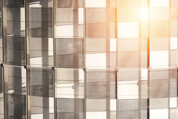 Gün batımı ile kamu Binası mimari desen soyut te