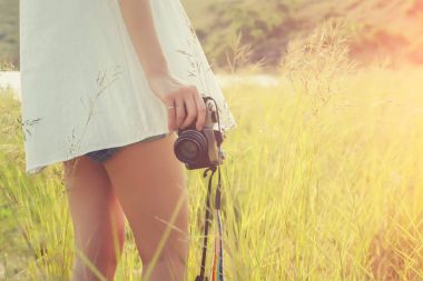 Ret tutan güzel kadınlar fotoğraf ayakta el Vintage