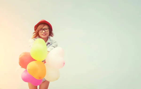 Young beautiful woman holding balloon very happy on the fresh ai — Stock Photo, Image