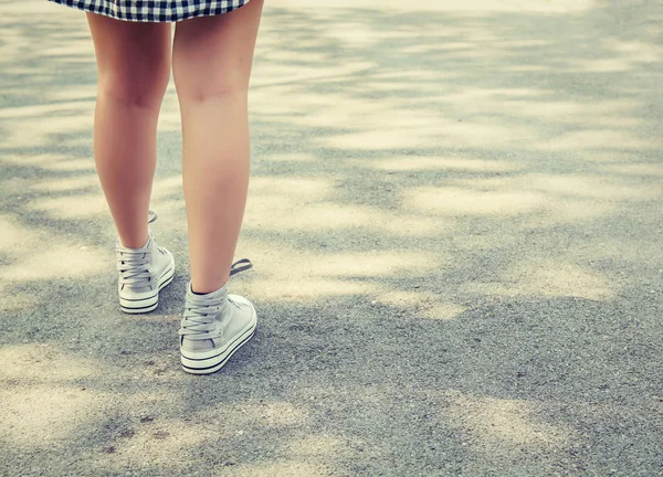 Woman feets walking in the park — Stock Photo, Image