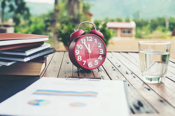 Milieu de travail avec la nature et l'air frais le matin. Préparation — Photo