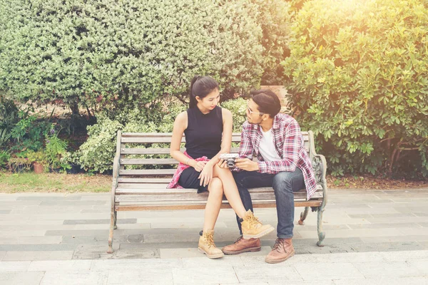 Young hipster couple teenagers in love in the city, Summer holid — Stock Photo, Image