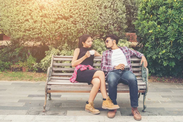 Young hipster couple teenagers in love in the city, Summer holid — Stock Photo, Image
