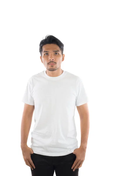 流行に敏感な若い男隔離ホワイト バック グラウンドに白い t シャツ. — ストック写真