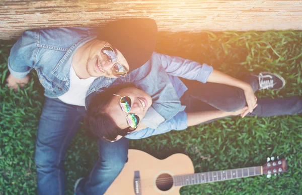 Young hipster couple spend time on dating together. — Stock Photo, Image