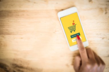 Online alışveriş sceen telefon arka plan üzerinde. Sepeti ile Smartphone.