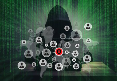 Programcı hacker dizüstü yazdıklarının cephesinde çalışan kod wi
