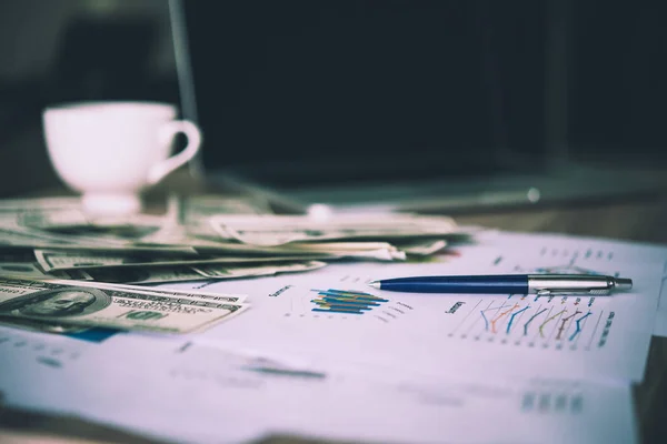 Working place of trader. The table covered by cash notes, keyboa — Stock Photo, Image