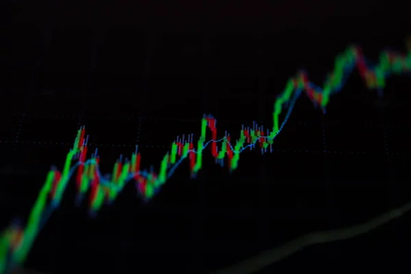 Grafici a LED close-up e informazioni di sintesi per fare stock trading gr — Foto Stock