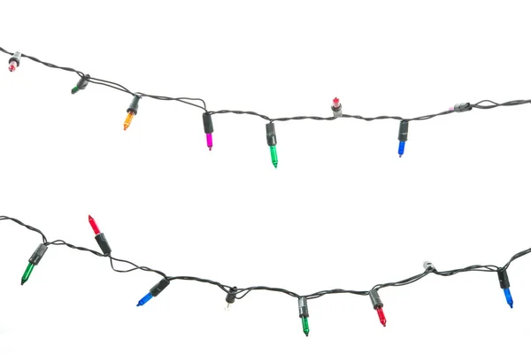 Cordas com fios bulbos no fundo branco . — Fotografia de Stock