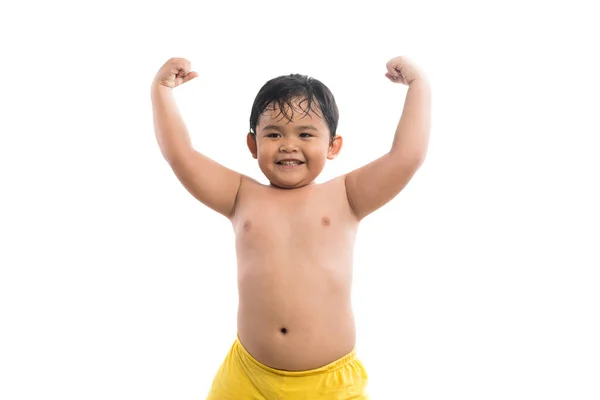 WHI üzerinde izole el pazı kas gösterilen komik küçük çocuk — Stok fotoğraf