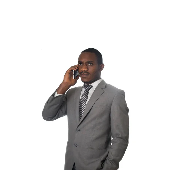 Ung entreprenör talar i mobiltelefon isolerad på vit. — Stockfoto