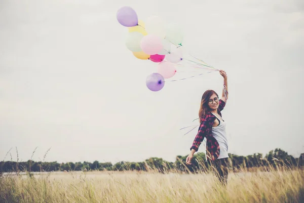 Beautiful Young Hipster Woman Holding Colorful Balloons Outdoor Freedom Enjoy — Stock Photo, Image