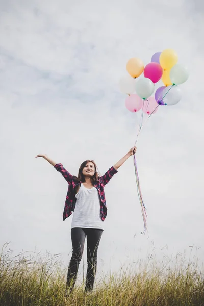 Mulher Jovem Bonita Hipster Segurando Com Colorido Balões Livre Liberdade — Fotografia de Stock