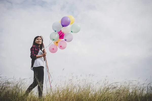 Belle Jeune Femme Hipster Tenant Avec Coloré Ballons Plein Air — Photo