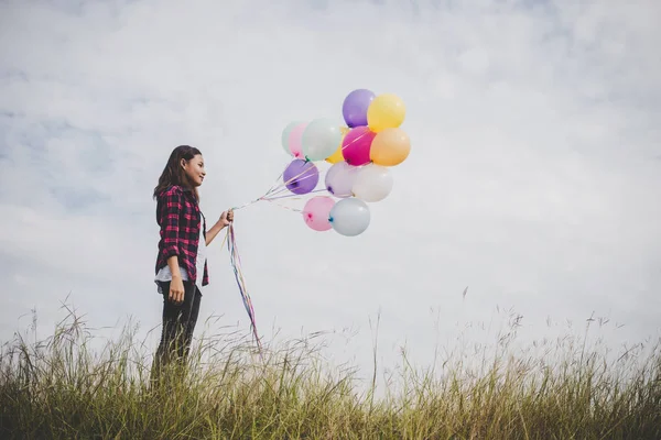 Belle Jeune Femme Hipster Tenant Avec Coloré Ballons Plein Air — Photo