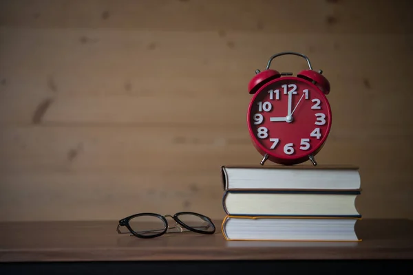 Alarm Clock 9Am Stack Books Glasses Wooden Table Education Concept — Stock Photo, Image