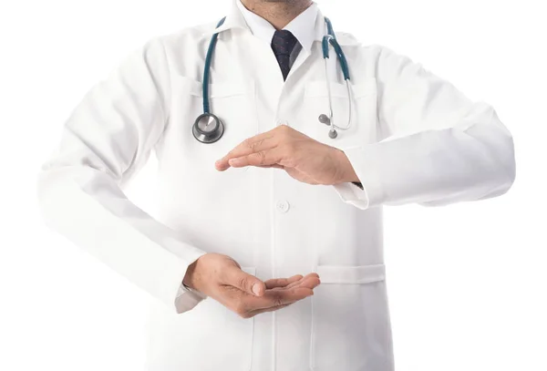 Tıp doktoru ile boş tutan bir stetoskop ile. Beyaz izole.