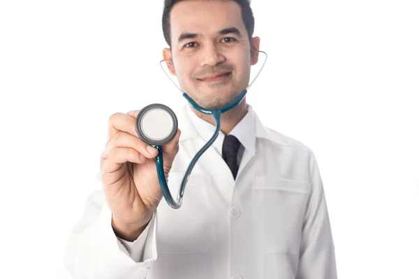 Porträtt Läkare Som Poserar Mot Vit Bakgrund — Stockfoto