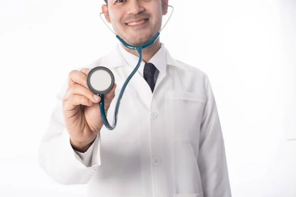 Porträtt Läkare Som Poserar Mot Vit Bakgrund — Stockfoto