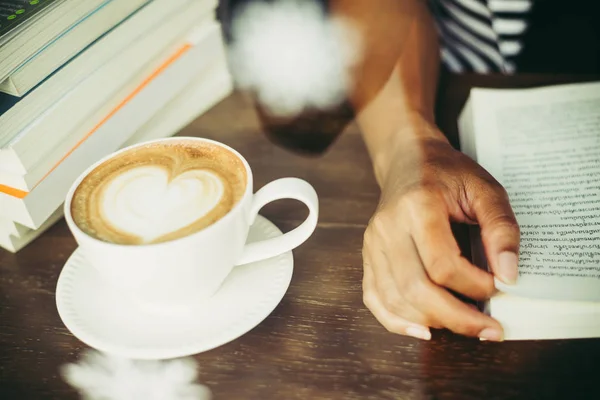 Vrouw Handen Ontspannen Met Koffie Cafe Vrouwen Lifestyle Concept — Stockfoto