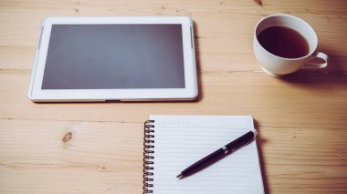 defter kalem ve tabla ile