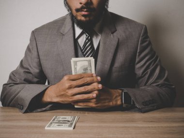 işadamı birçok Doları banknot, iş başarı kavramı ile mutlu