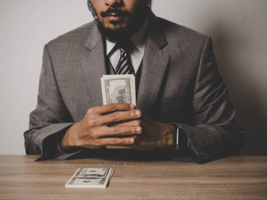 işadamı birçok Doları banknot, iş başarı kavramı ile mutlu